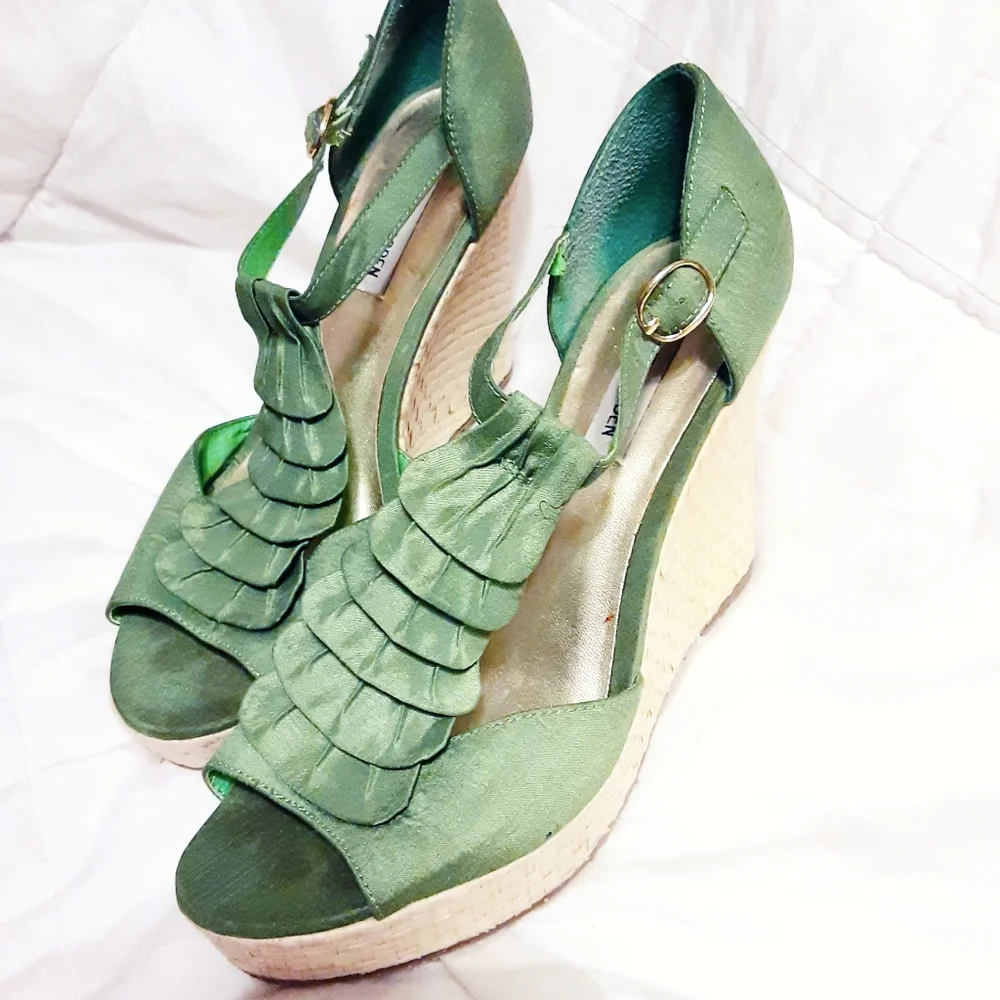 Steve Madden Ruffle Wedge Platforms - Picture 1 of 16